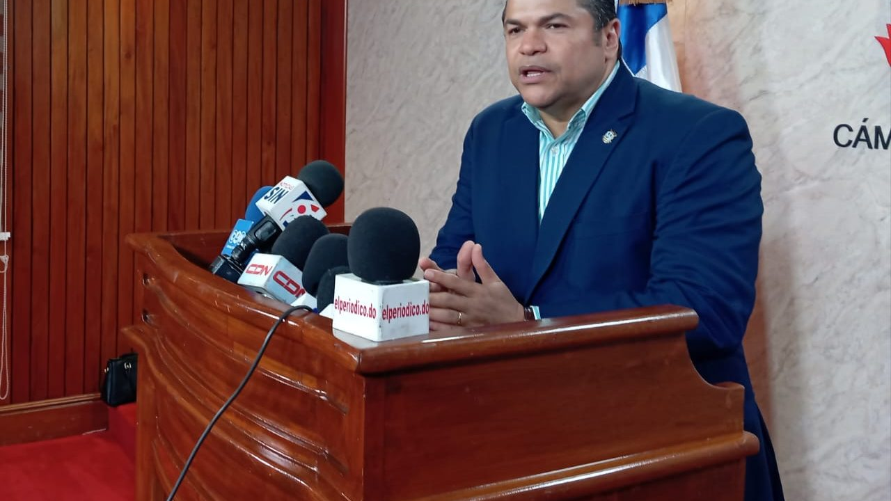 Crespo acusa Obras Publicas  y Alcaldía de mutilar áreas verdes