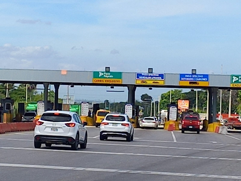 Más de 890 mil vehículos se movilizan por peajes durante Semana Santa