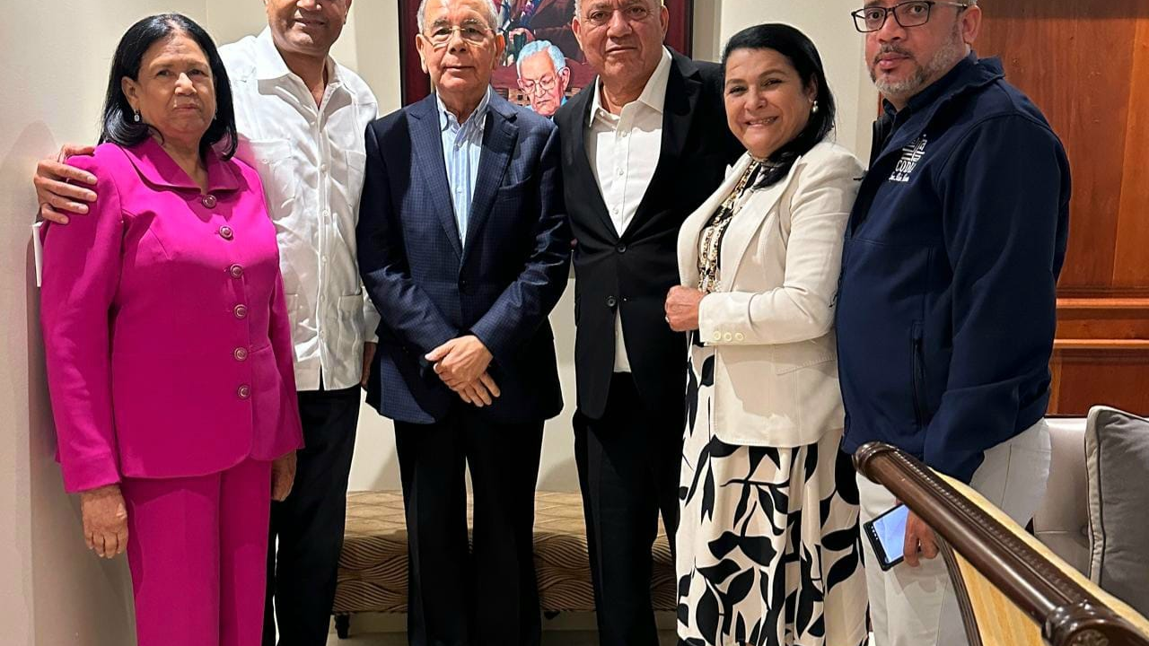 Danilo Medina se reúne con Silvio Durán para analizar la situación política y económica del país