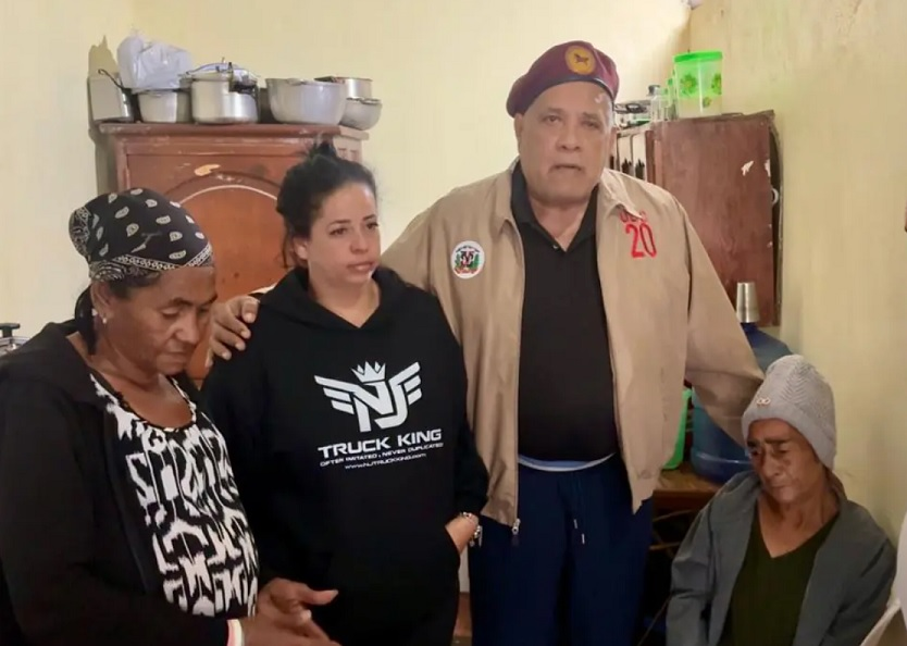 El presidente de la Unión Demócrata entrega alimentos a damnificados por las lluvias