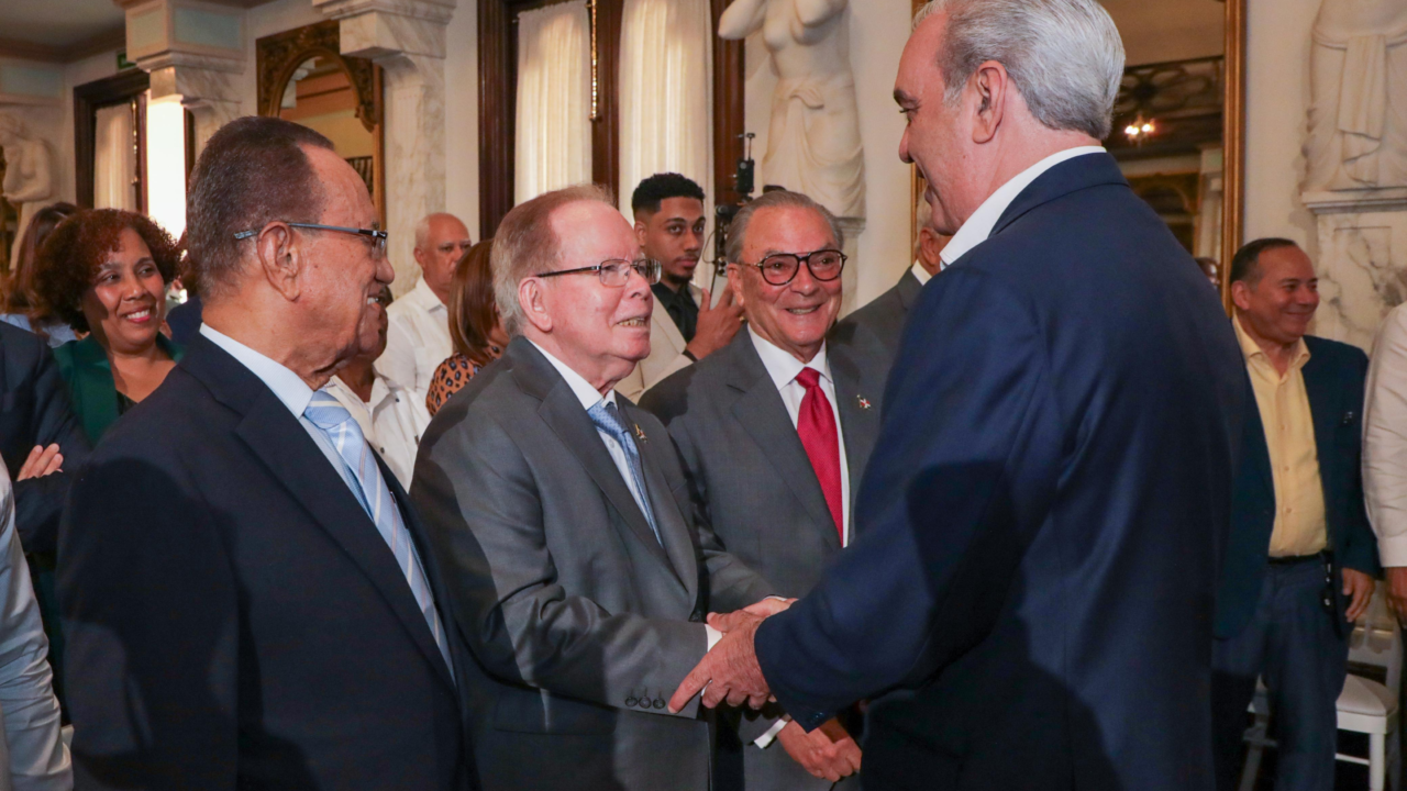 Empresarios y sindicalistas se comprometen a seguir trabajando junto al Gobierno en favor del bienestar de trabajadores
