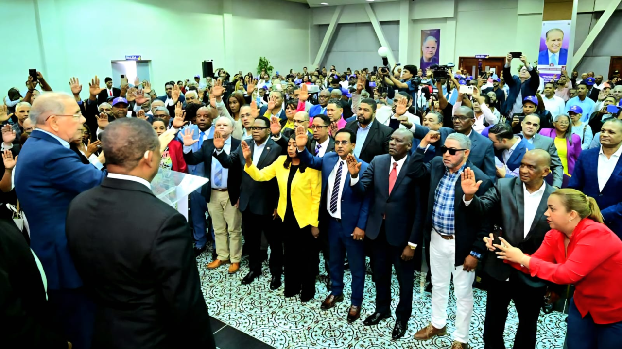 PLD juramenta estructuras de Dignidad Jurídica en DN y Santo Domingo