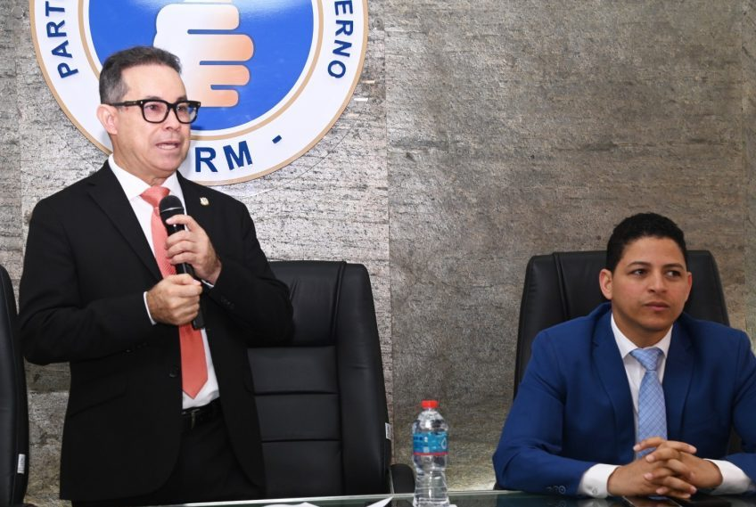 Diputados del PRM aprueban aplazamiento de elección de autoridades